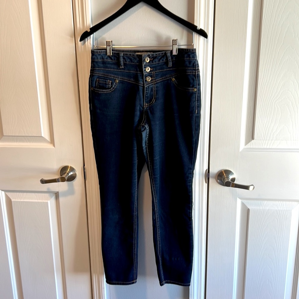 Shin length, high rise, skinny jeans